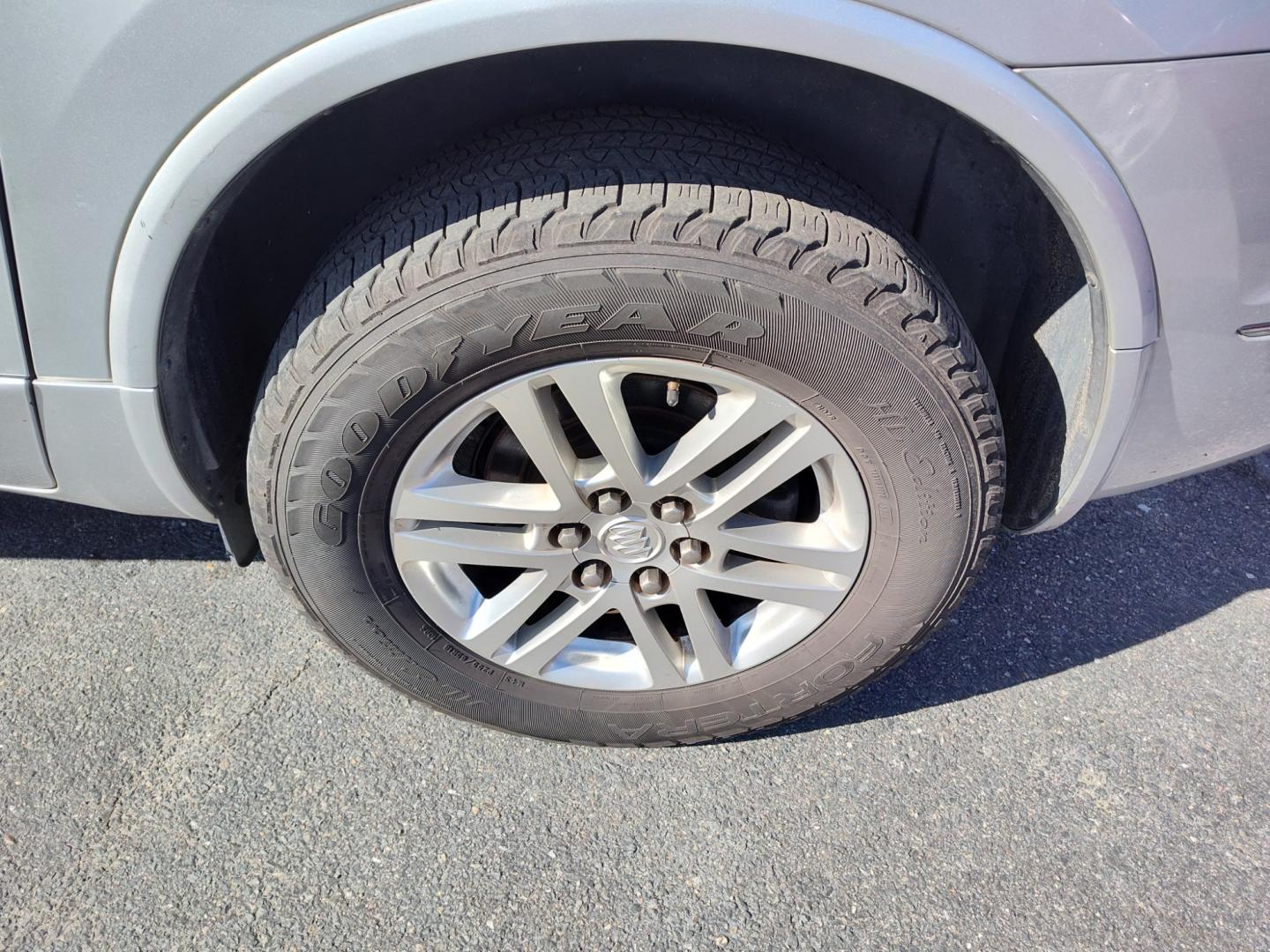 2015 Silver Buick Enclave (5GAKRAKD9FJ) , located at 5700 Curlew Drive, Norfolk, VA, 23502, (757) 455-6330, 36.841885, -76.209412 - Photo#9